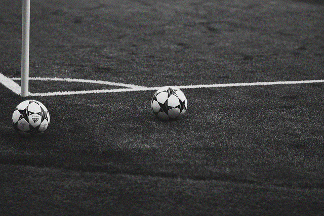 Fußball Eckfahne (Foto: © Kieran Clarke / CC BY 2.0 / via Flickr)